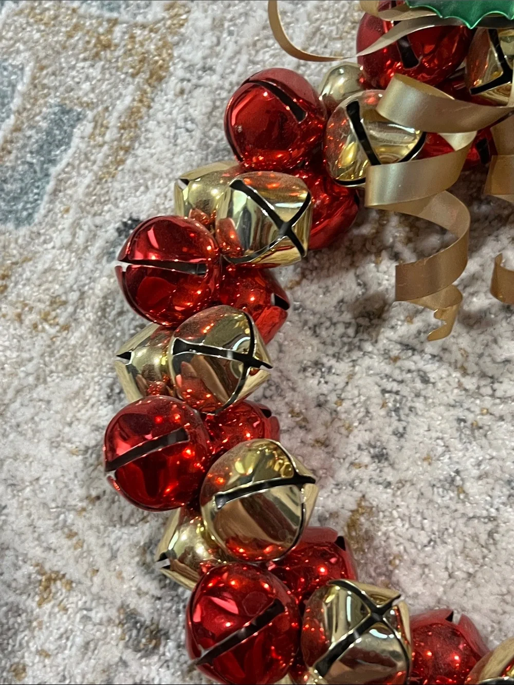 Festive Red and Gold Jingle Bell Holiday Wreath - Christmas decorations z28